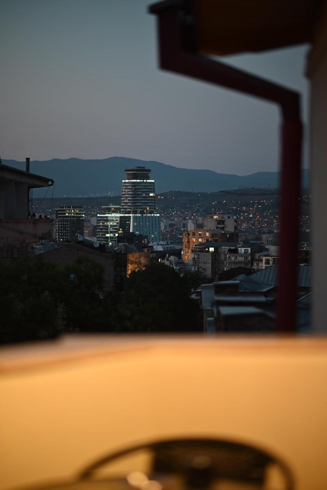 Hotel Well Inn Tiflis Exterior foto
