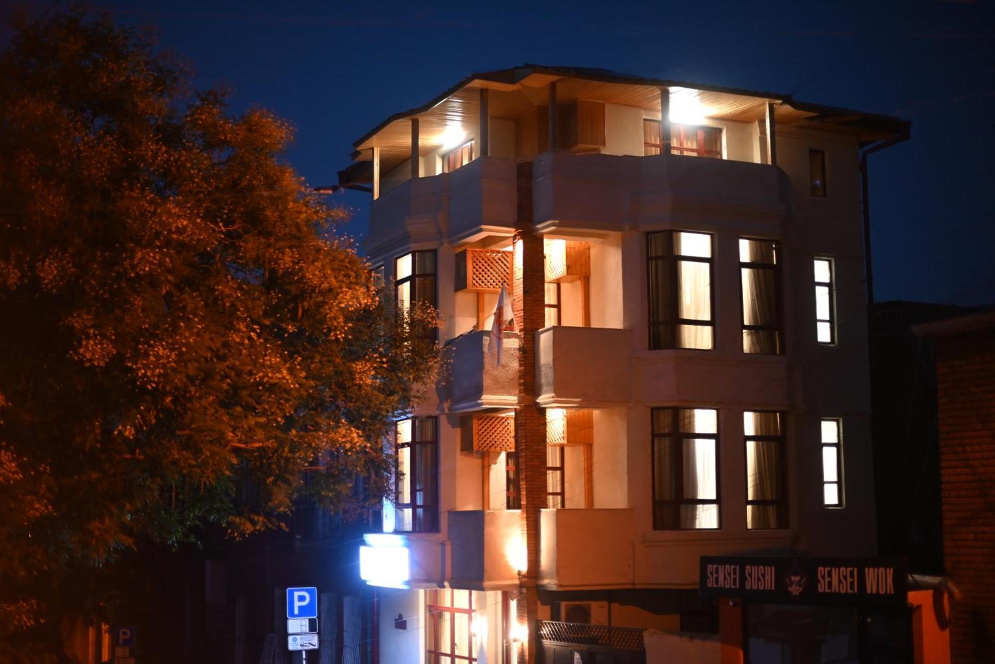 Hotel Well Inn Tiflis Exterior foto