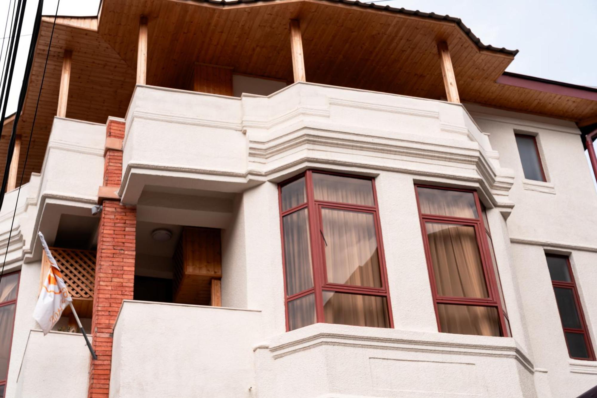 Hotel Well Inn Tiflis Exterior foto
