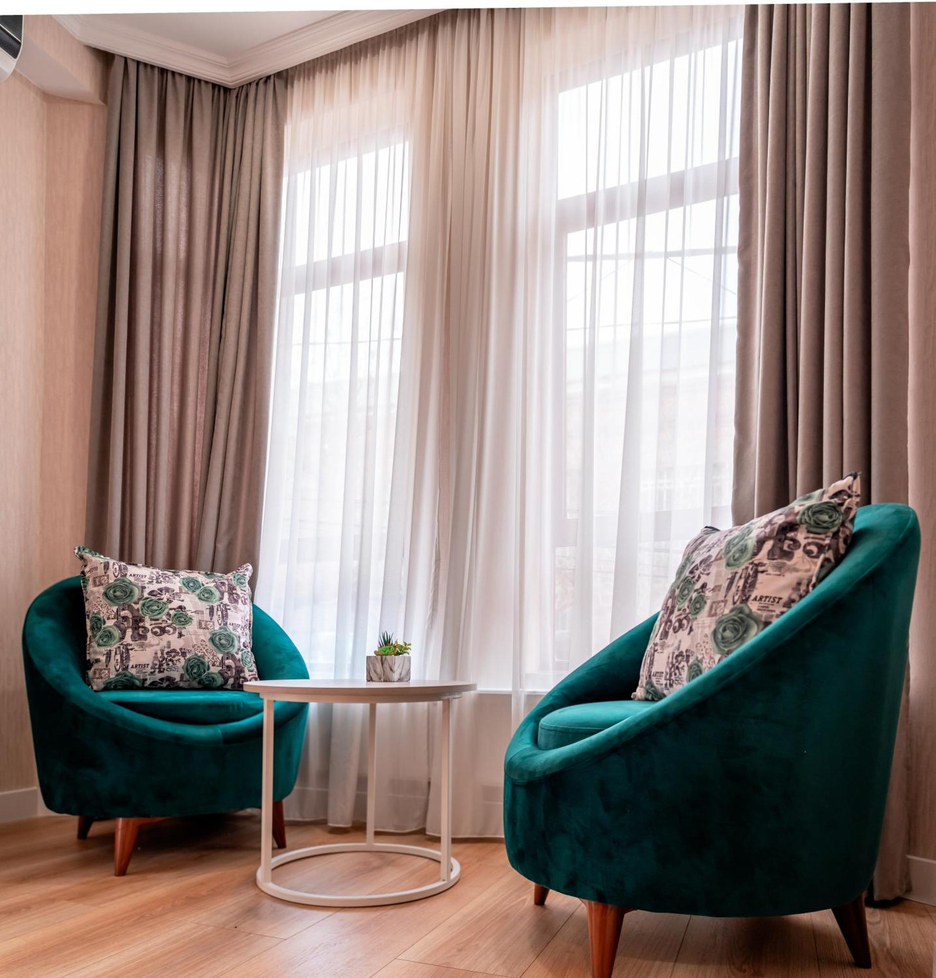 Hotel Well Inn Tiflis Exterior foto